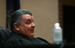 Dieser Richter am Obersten Gerichtshof von New York lehnt weiterhin Anträge auf Versiegelung von Aufzeichnungen über Namensänderungen von Transsexuellen ab