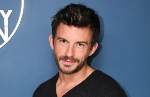 Internetfreund Jonathan Bailey schreibt Geschichte als „Sexiest Man Alive“