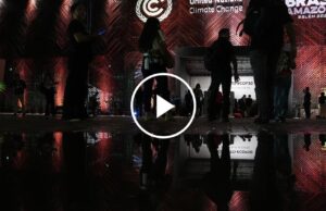 Indigene Demonstranten stoßen beim UN-Klimagipfel mit Wachen zusammen