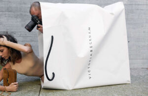 Zehn Dinge zu sehen: Jürgen Tellers Ausstellung „You Are Invited“ im Onassis Ready in Athen