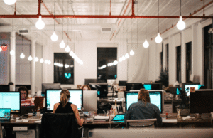 Die alltäglichen technischen Herausforderungen deprimieren Arbeitnehmer – könnte KI die Antwort sein?