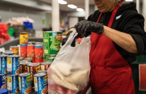 Was SNAP-Instabilität für behinderte Amerikaner bedeutet, die versuchen, alleine zu leben