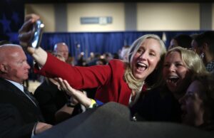 Demokratische Frauen, die auf Erschwinglichkeit setzten, führten zu Parteisiegen