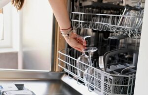 Gefahrenliste für die Spülmaschine: 11 Küchenutensilien, die immer von Hand gespült werden sollten