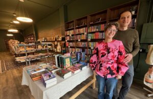 Sie hat die Technik verlassen, um einen Romanbuchladen zu eröffnen, und KI verhilft dem kleinen Unternehmen zum Aufblühen