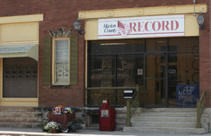 Landkreis in Kansas willigt ein, 3 Millionen US-Dollar zu zahlen und entschuldigt sich für Zeitungsrazzia