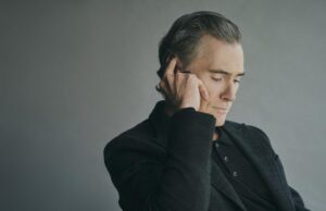 Billy Crudup ist der wahre Star von Noah Baumbachs Netflix-Film „Jay Kelly“